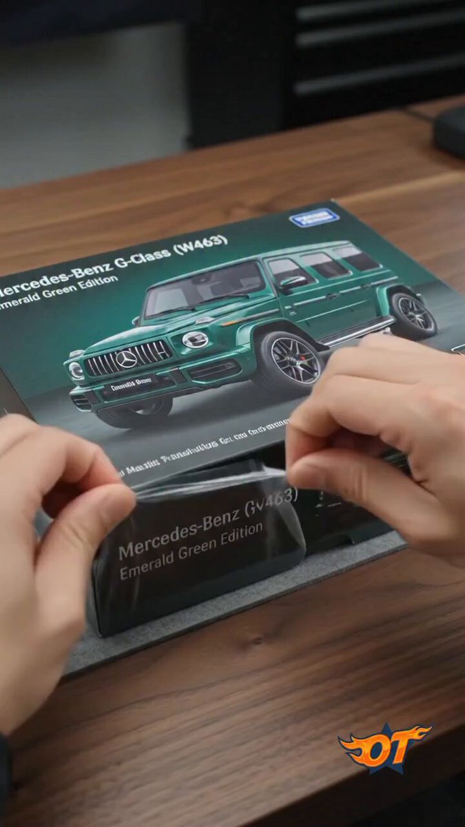 Building a 1:18 Emerald Green G-Class Model