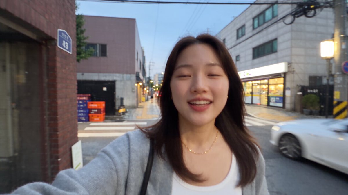 Smartphone Surprise Visit to Boyfriend